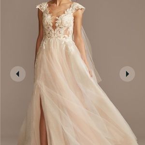 cap sleeve lace appliqued wedding dress.